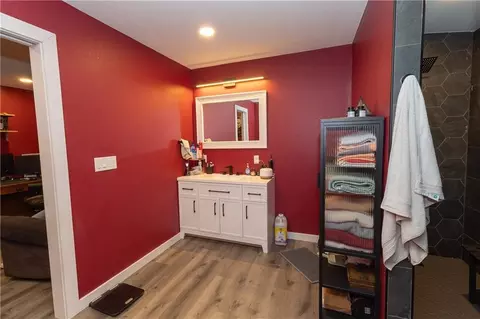Bath - 1004 E Main St, Cherryvale, KS 67335 photo 5 of 8