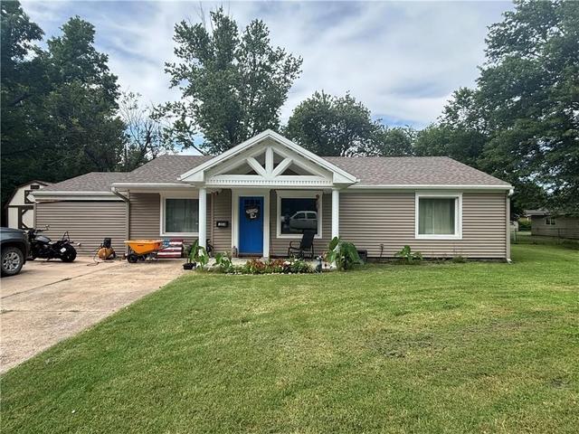 1004 E Main St, Cherryvale, KS 67335