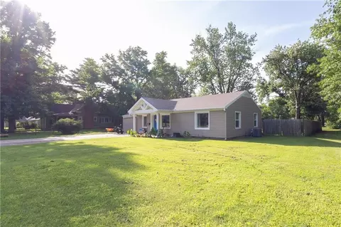 Exterior - 1004 E Main St, Cherryvale, KS 67335 photo 3 of 11