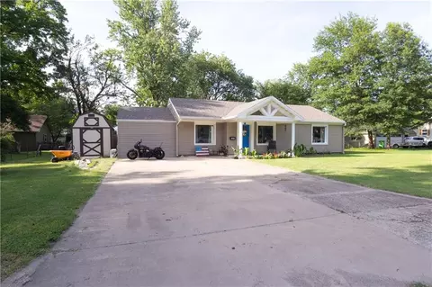 Exterior - 1004 E Main St, Cherryvale, KS 67335 photo 5 of 11