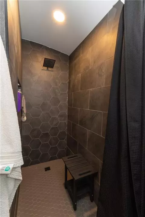 Bath - 1004 E Main St, Cherryvale, KS 67335 photo 8 of 8