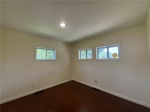 Bedroom - 10520 E 28th Ter, Independence, MO 64052 photo 3 of 4