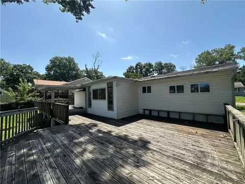 Exterior - 10520 E 28th Ter, Independence, MO 64052 photo 7 of 10