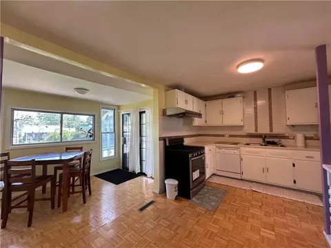 Kitchen - 10520 E 28th Ter, Independence, MO 64052 photo 2 of 3