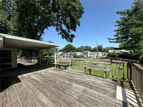 Exterior - 10520 E 28th Ter, Independence, MO 64052 photo 8 of 10