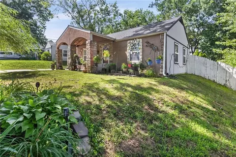 5010 Harmony Dr, Kansas City, KS 66106