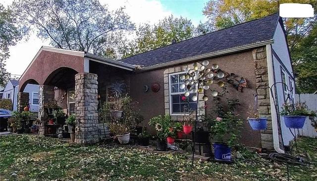 5010 Harmony Dr, Kansas City, KS 66106