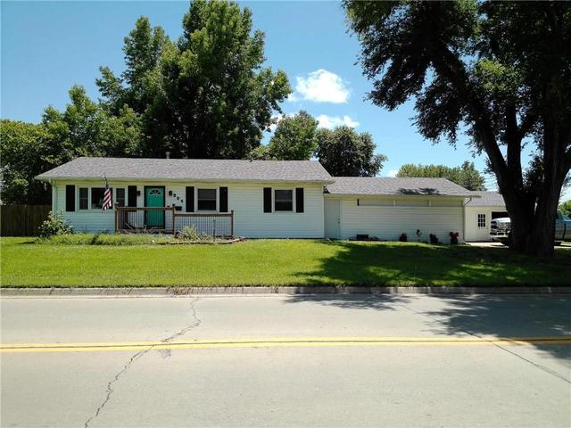 904 W 7th St, Ottawa, KS 66067