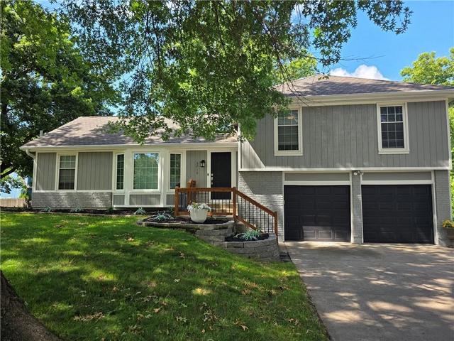 3710 Beechwood Dr, Lees Summit, MO 64064