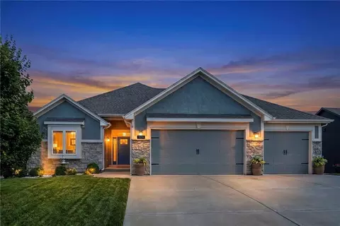 8126 NW 90th Ter, Kansas City, MO 64153