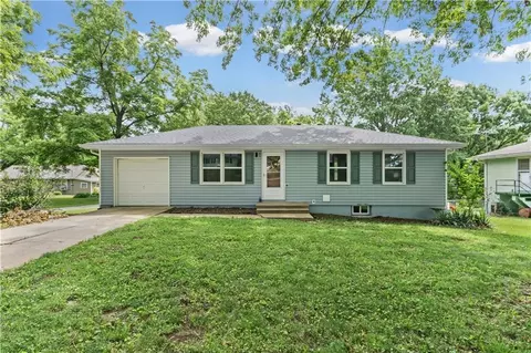 1104 Lexington Rd, Pleasant Hill, MO 64080