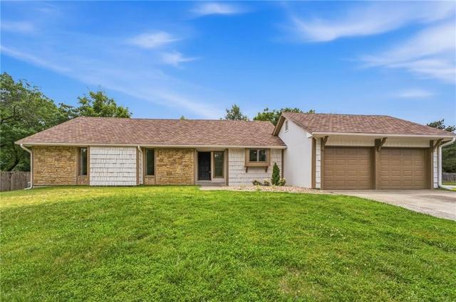 219 NW Redwood Ct, Lees Summit, MO 64064