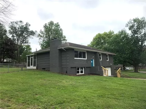 908 SW 14th St Ter, Blue Springs, MO 64015