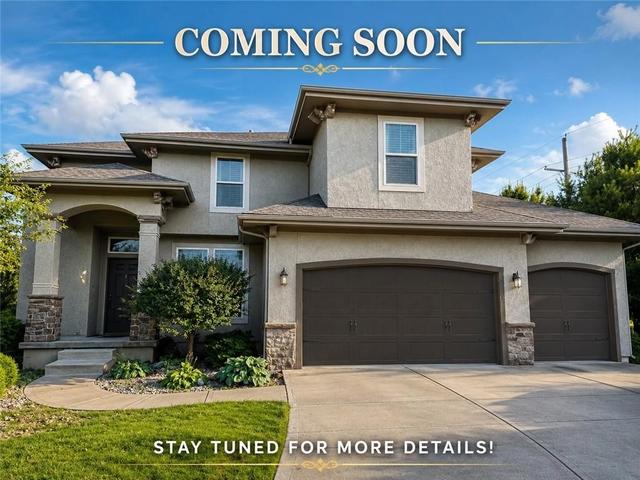 8607 165th Ter, Overland Park, KS 66085