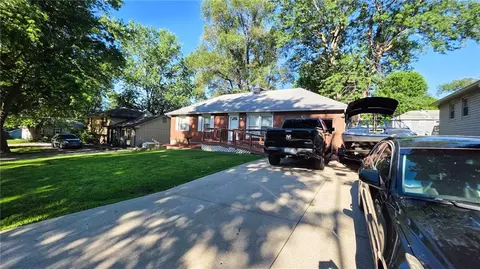 4216 S Cottage Ave, Independence, MO 64055 photo 3