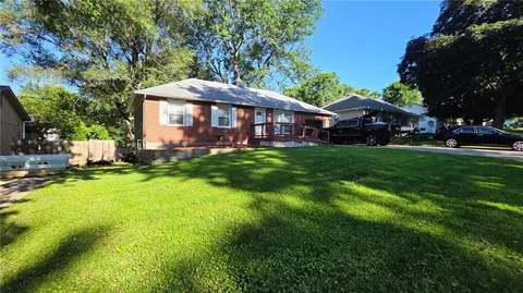 4216 S Cottage Ave, Independence, MO 64055 photo 2