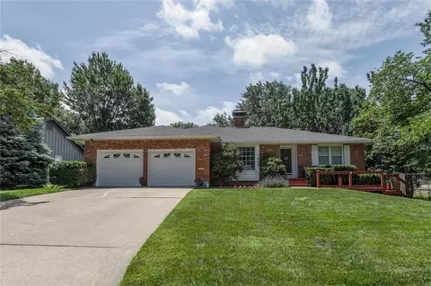 7415 W 74th St, Overland Park, KS 66204