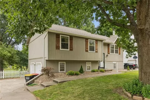 Exterior - 112 E Frank St, Kearney, MO 64060 photo 2 of 8