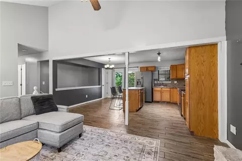 Entry Way - 112 E Frank St, Kearney, MO 64060 photo 2 of 3