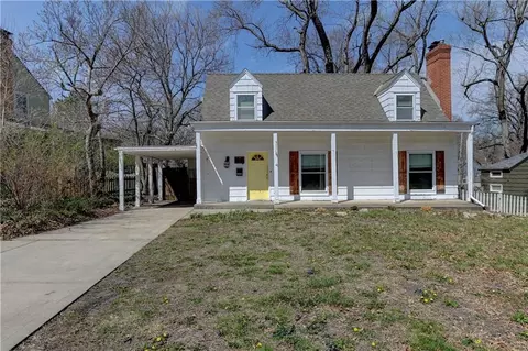 5300 Sycamore Dr, Roeland Park, KS 66205