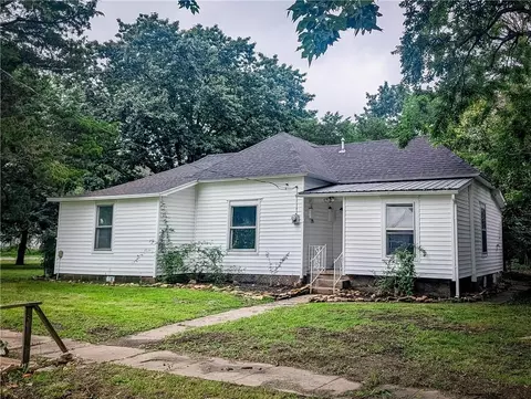 531 Elm St, Moundville, MO 64771