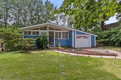 1907 NE 57th St, Gladstone, MO 64118
