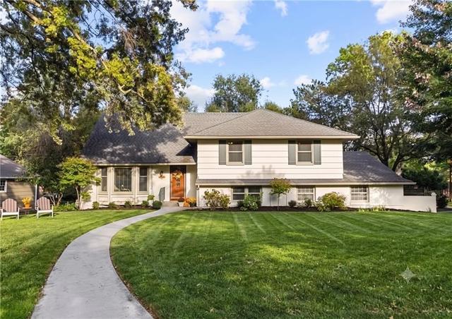 7419 Booth St, Prairie Village, KS 66208