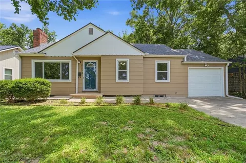 8107 Ward Pkwy, Kansas City, MO 64114