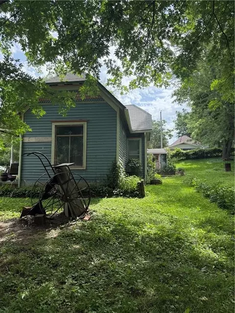 5315 Halsey St, Saint Joseph, MO 64504