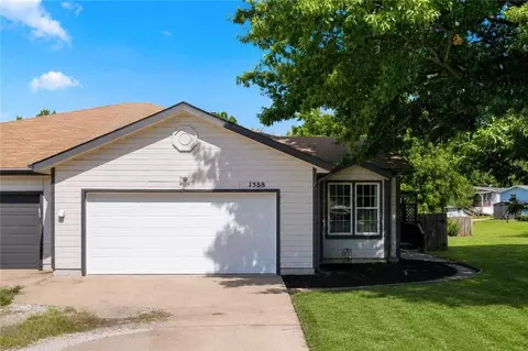 1388 N Ridge Pkwy, Olathe, KS 66061