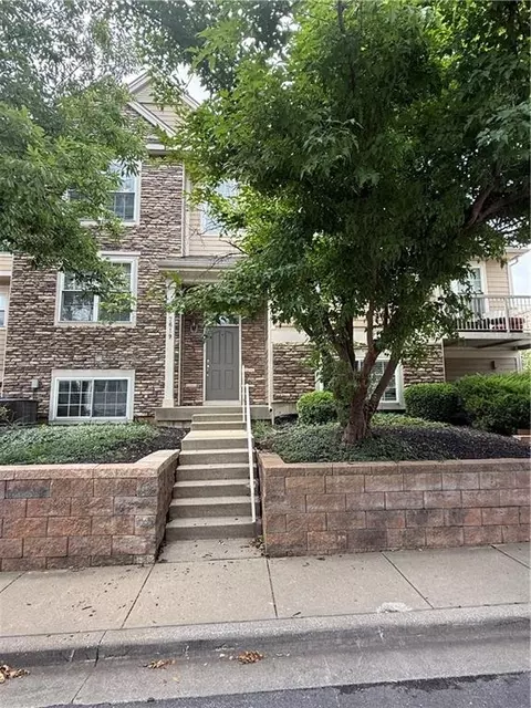 7619 W 158th Ter, Overland Park, KS 66223
