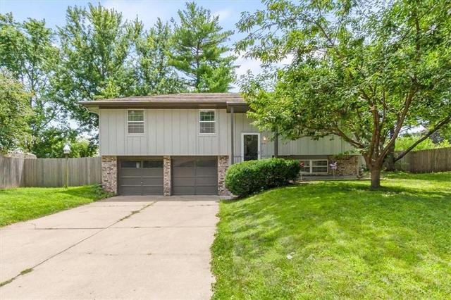 312 SW Blarney Ct, Blue Springs, MO 64014