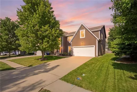 16289 S Lennox St, Olathe, KS 66062