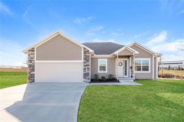 900 NW Hilltop Ln, Grain Valley, MO 64029