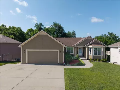 808 Old Stage Rd, Pleasant Hill, MO 64080