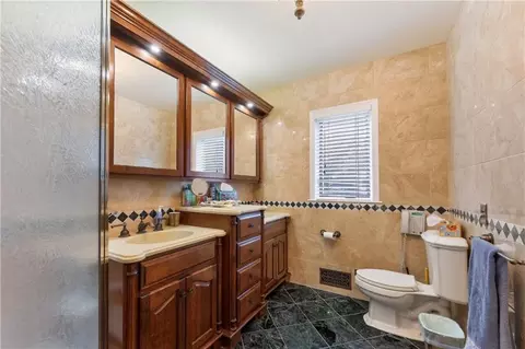 Bath - 3408 Shady Bend Dr, Independence, MO 64052 photo 2 of 6
