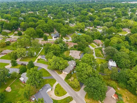 View/Area - 3408 Shady Bend Dr, Independence, MO 64052 photo 4 of 5