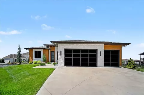 2131 NW Palisades Dr, Riverside, MO 64150