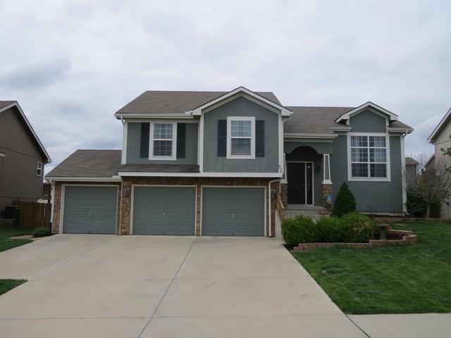 808 Glenview St, Leavenworth, KS 66048