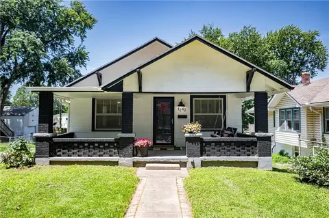 1242 S Hardy St, Independence, MO 64052