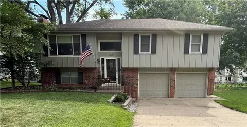 9117 Hayes Dr, Overland Park, KS 66212