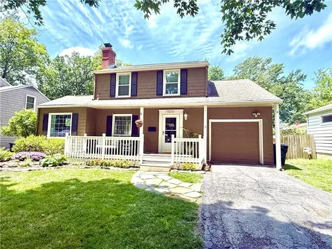 7632 Oak St, Kansas City, MO 64114