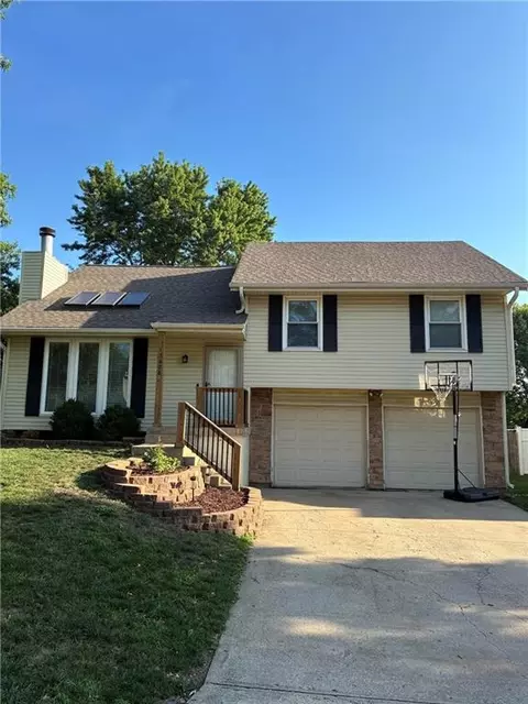 15608 W 126th Ter, Olathe, KS 66062