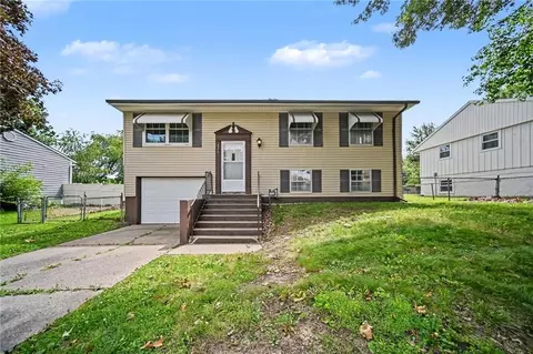 2315 Cardinal Ln, Saint Joseph, MO 64503