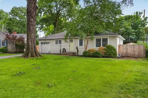 5223 Aberdeen Cir, Fairway, KS 66205