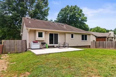 Exterior - 18212 E 31st Ter, Independence, MO 64057 photo 5 of 6