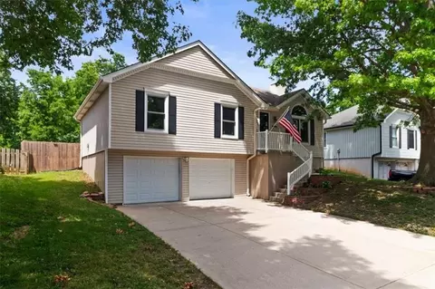 Exterior - 18212 E 31st Ter, Independence, MO 64057 photo 2 of 6