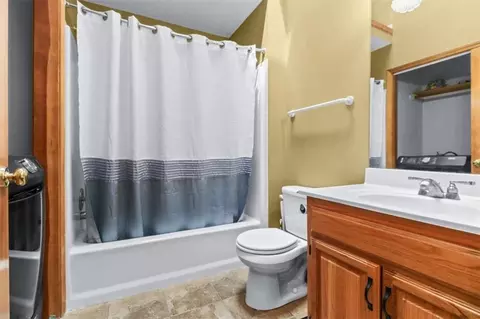 Bath - 18212 E 31st Ter, Independence, MO 64057 photo 2 of 2