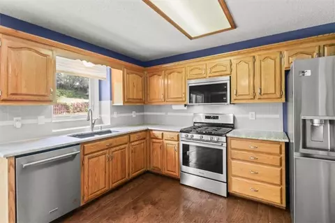 Kitchen - 18212 E 31st Ter, Independence, MO 64057 photo 2 of 6