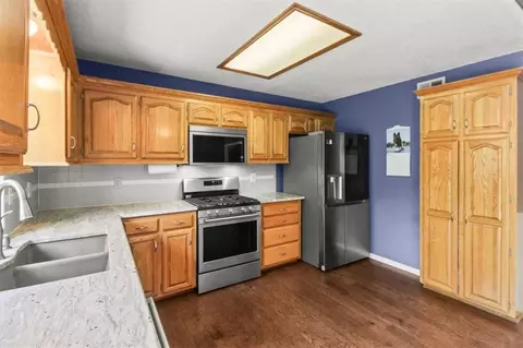 Kitchen - 18212 E 31st Ter, Independence, MO 64057 photo 3 of 6